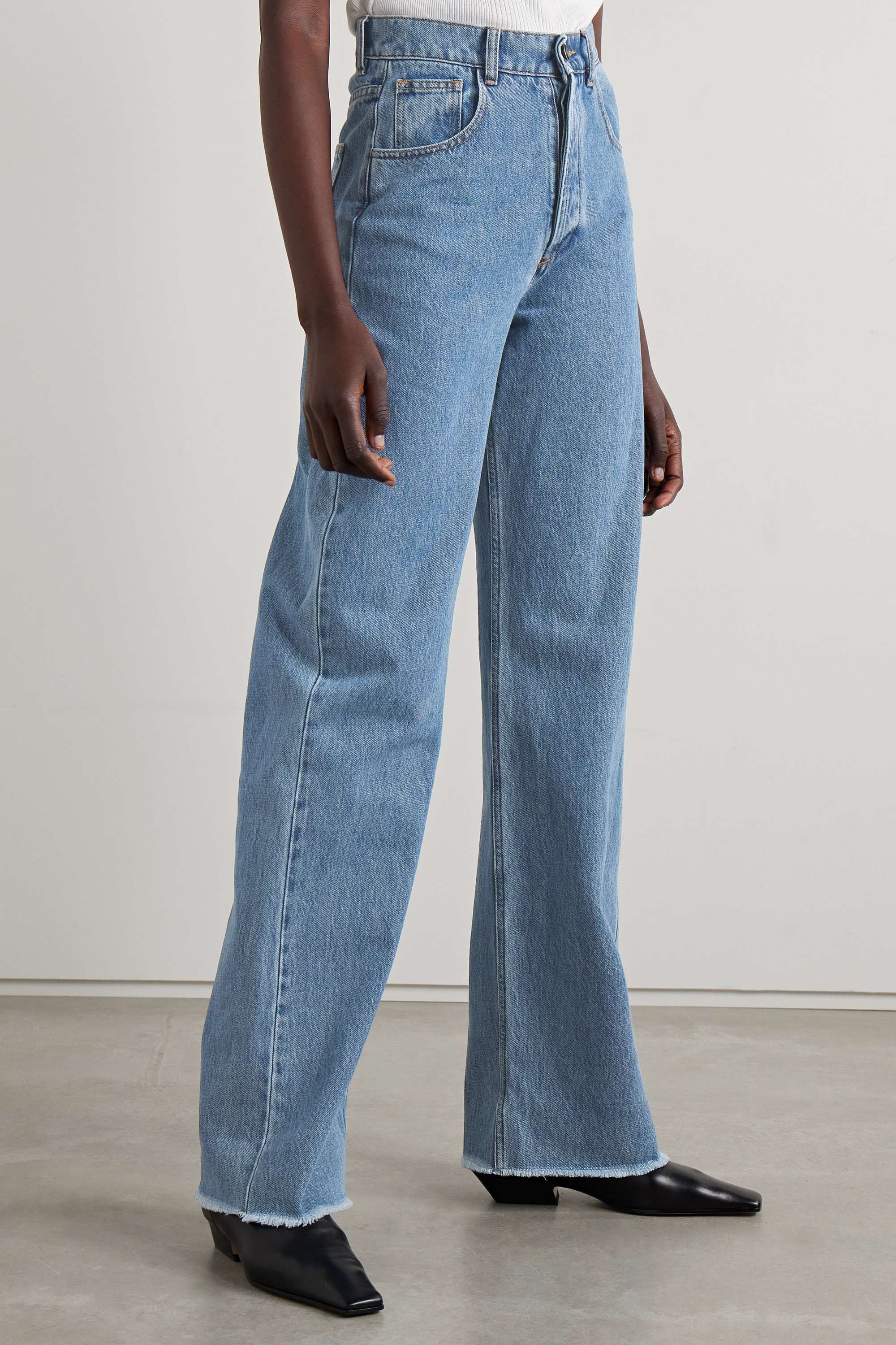 Ravne Farmerke - Klasičan Stil za Svakodnevni Izgled