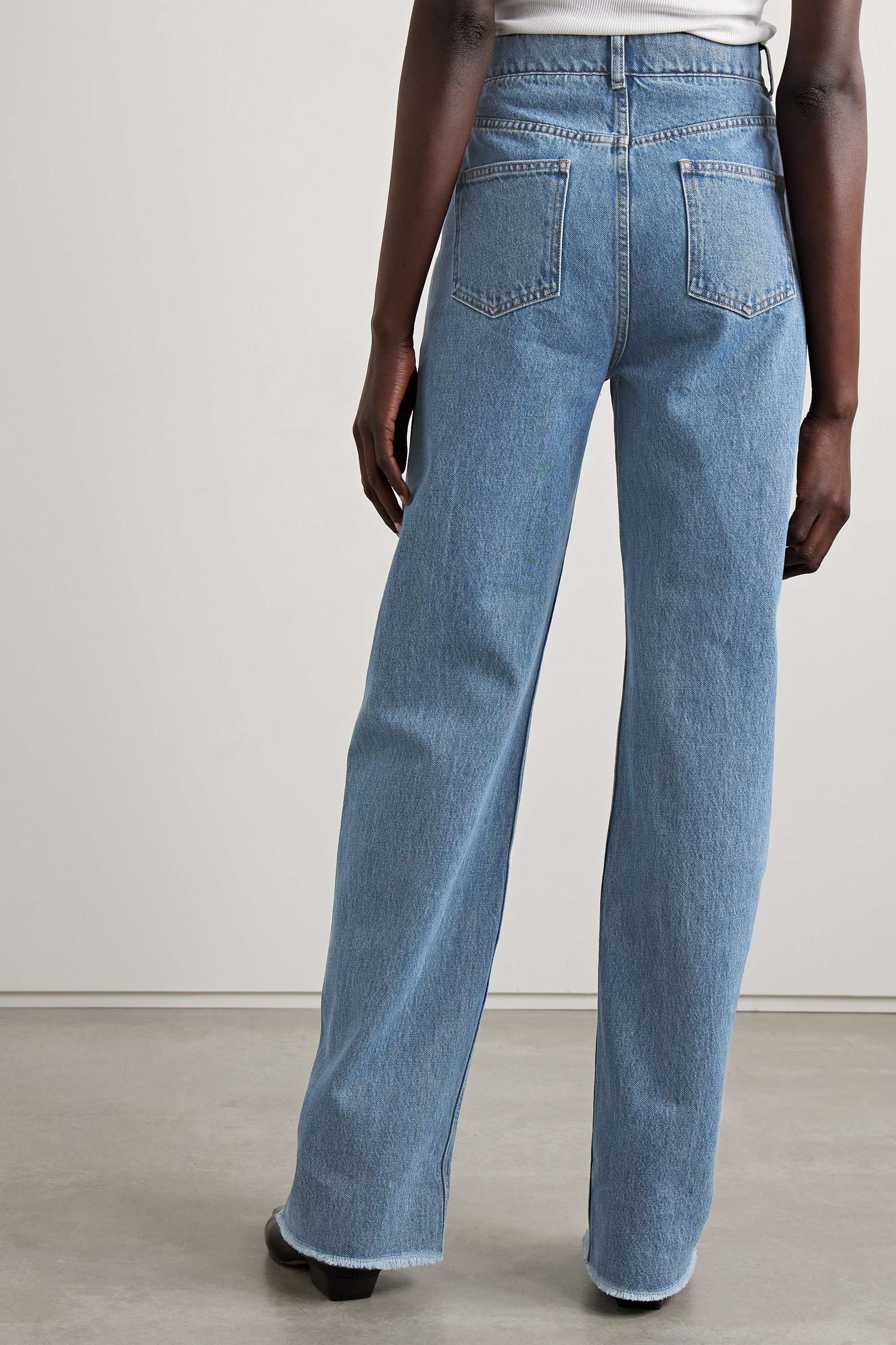 Ravne Farmerke - Klasičan Stil za Svakodnevni Izgled