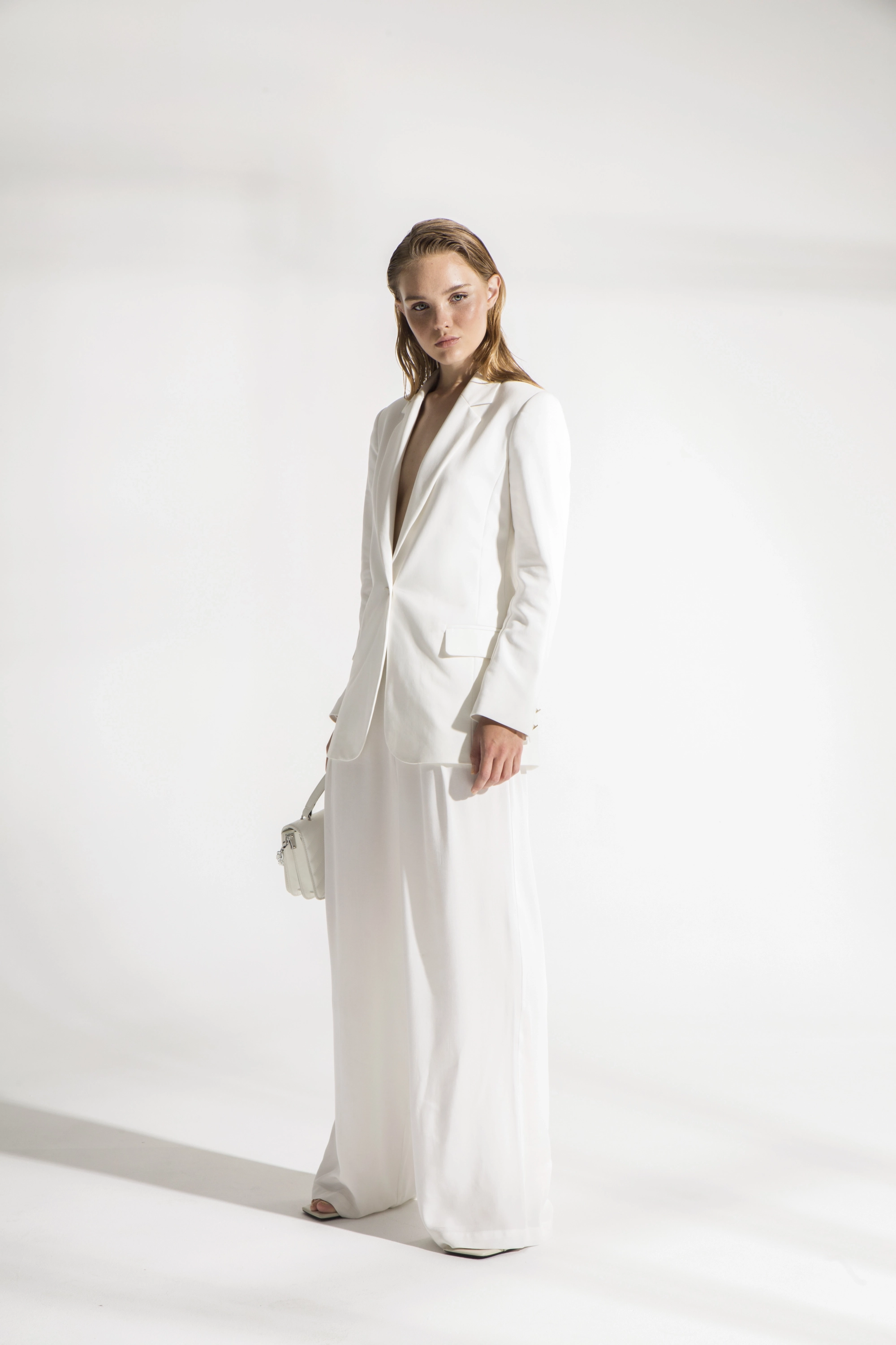 Pantalone bele boje za žene